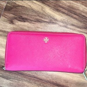 Tory Burch Pink Envelope Wallet.  I'm great condition